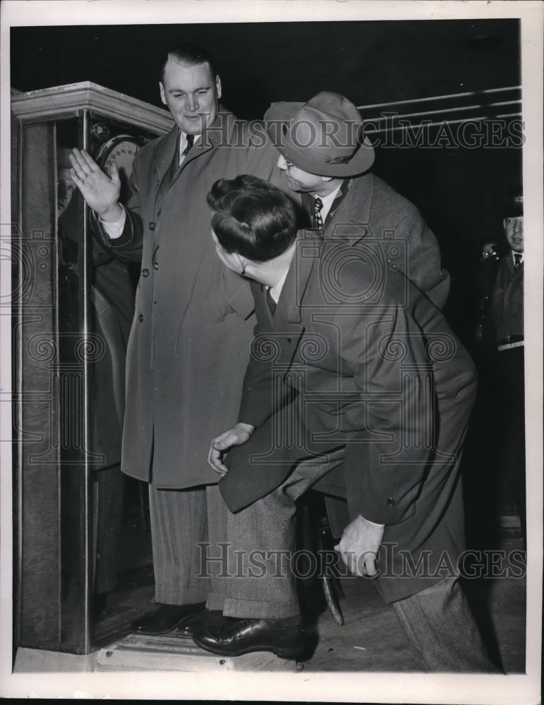 1947 Press Photo Chicago Ill Mike Tresh, Bing Miller, Edgar Smith White Sox - Historic Images