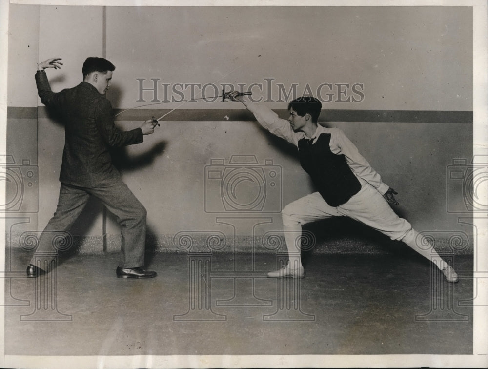 1927 Press Photo Coach Kenneth Hawthorne & Dorothy Quiggle at MIT fencing - Historic Images