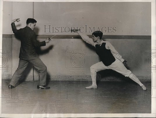 1927 Press Photo Coach Kenneth Hawthorne & Dorothy Quiggle at MIT fencing - Historic Images