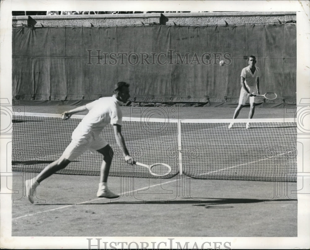 1949 Press Photo Forest Hills NY Fred Kovaleski vs William Talbert Natl Tennis - Historic Images