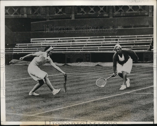 1932 Press Photo Helen Jacobs & doubles partner Mrs Lawrence Harper - nes22290 - Historic Images