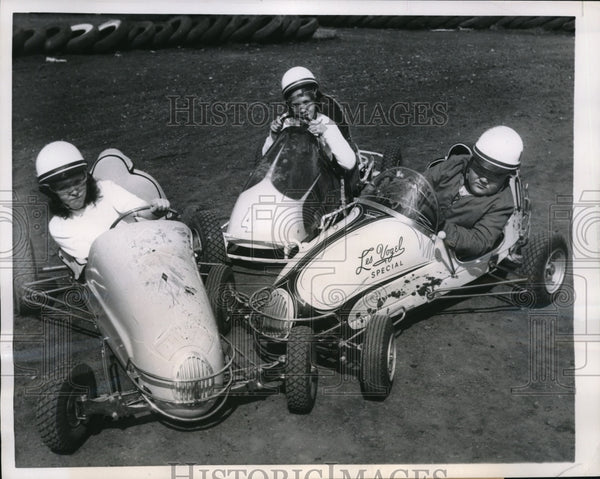 1957 Press Photo San Francisco midget racers Alice Voss, Raelois Campo ...