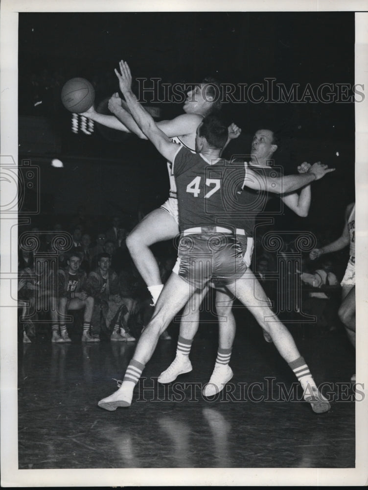 1952 Press Photo Fordhams Fred Christ vs Manhattans Willard Doran - nes22490 - Historic Images