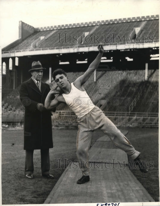 1935 Press Photo Lawson Robertson track at U of Pa & shot putter son - Historic Images