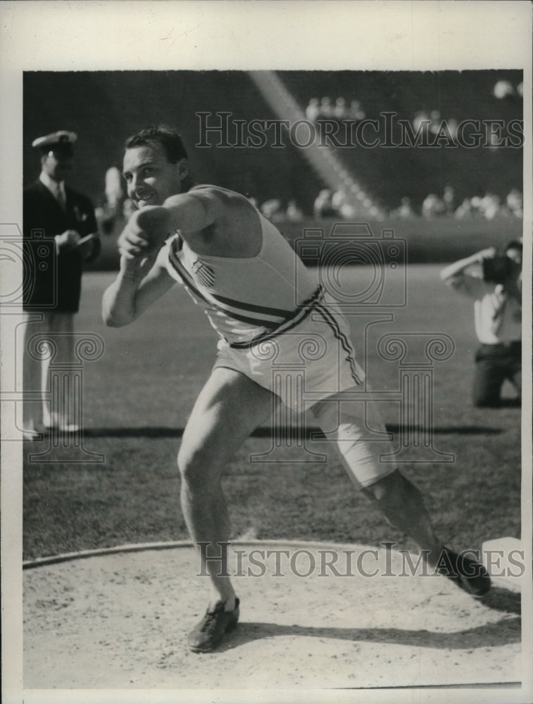 1932 Press Photo Leo Sexton of US at shotput of 52 feet 6 inches at Olympics - Historic Images