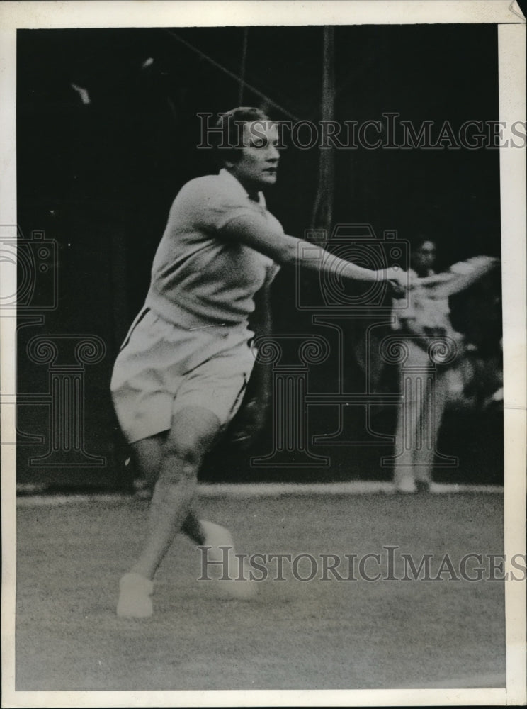 1934 Press Photo Helen Jacobs at Wimbeldon tennis action - nes22678 - Historic Images