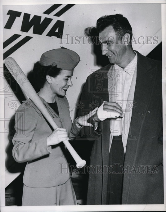 1953 Press Photo Hank Sauer Chicago Cubs & TWA hostess Helen Ringer - nes22724 - Historic Images