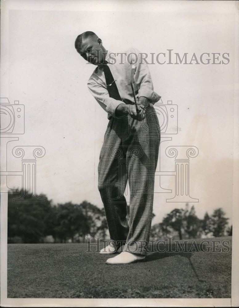 1936 Press Photo Charles Whitehead at Garden City NY gold in Natl Amateurs - Historic Images