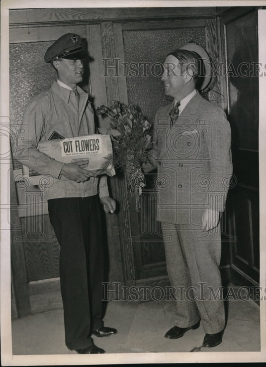 1936 Press Photo Chick Meehan coach of Manhattan College football gets roses - Historic Images