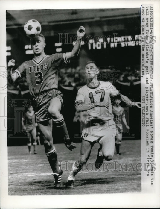 1967 Press Photo LAs Novak Tomic vs Atlantas Phil Woosnam - nes22924 - Historic Images