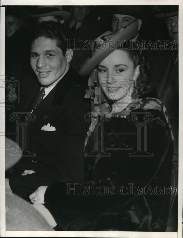 1940 Press Photo La Calif brazilia Arturo Goddy &amp; wife at a fight - nes22936 - Historic Images