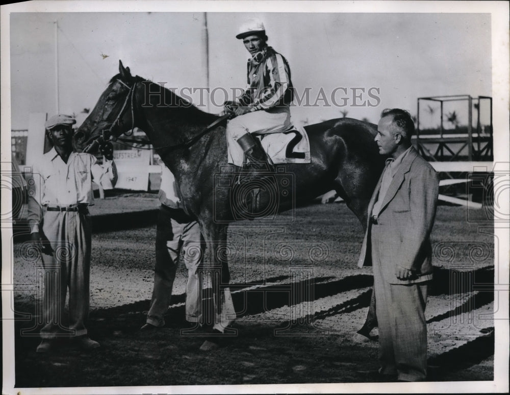 1947 Press Photo Enrique Gonzalez on Pharawell at Gulfstream victory - nes22973 - Historic Images