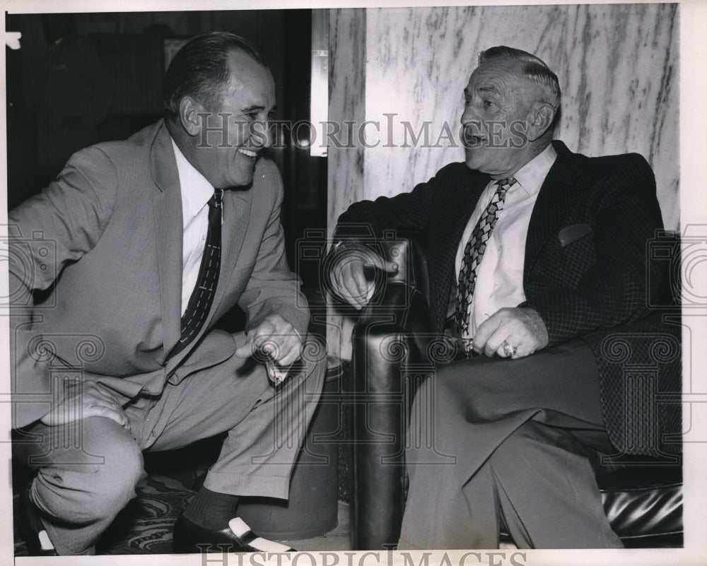 1957 Press Photo Chicago White Sox manager Al Lopez and Yankee manager Casey - Historic Images