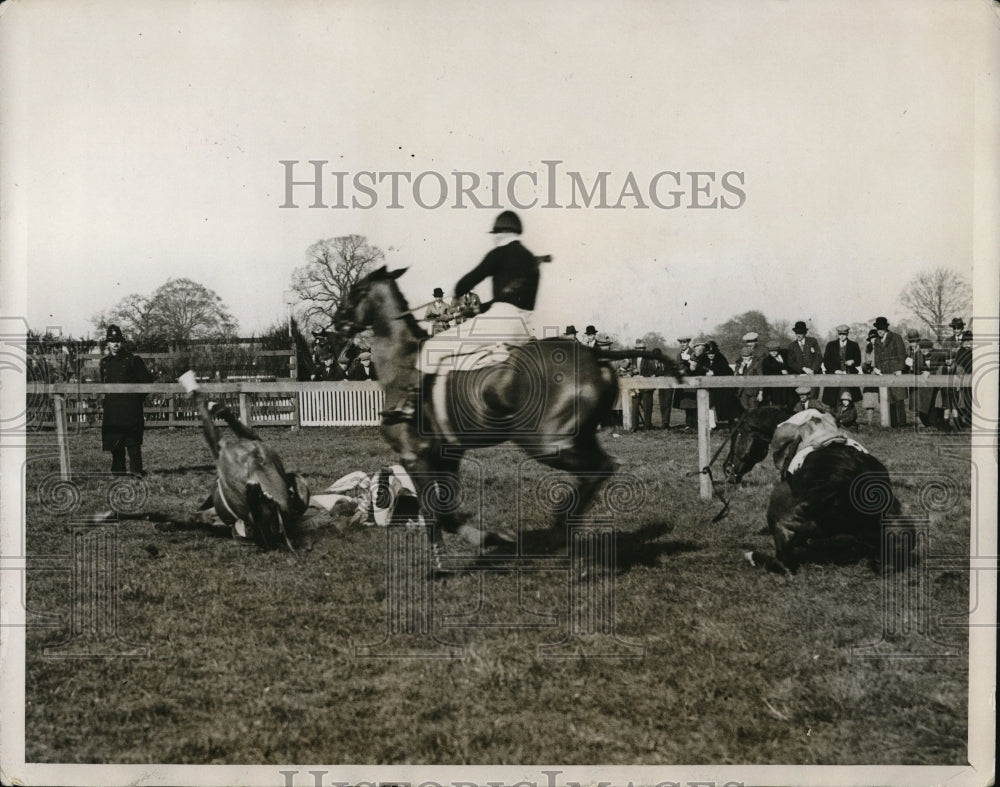 1928 Press Photo Grand Natl trials F Hees on Oliveberry, Stott on Heah - Historic Images