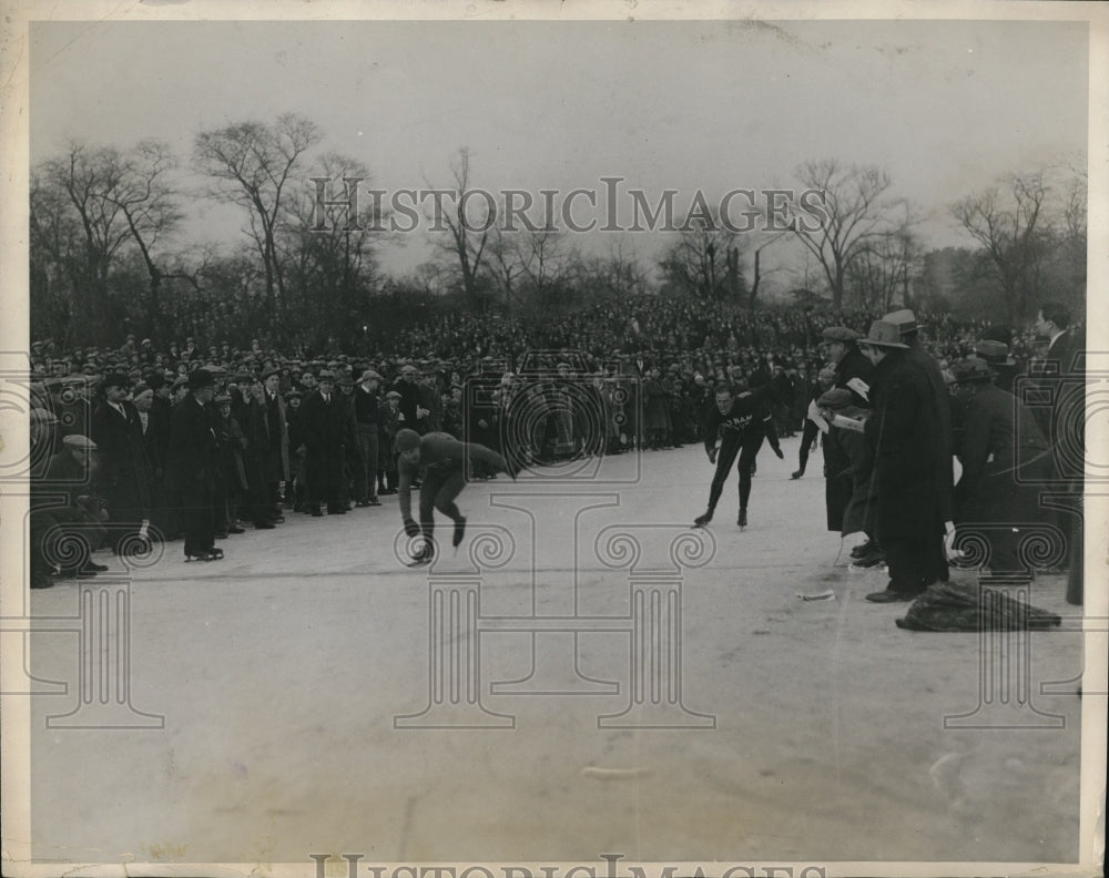 1927 Press Photo Eddie Searle wines mile at Silver Skates Derby - nes23201 - Historic Images