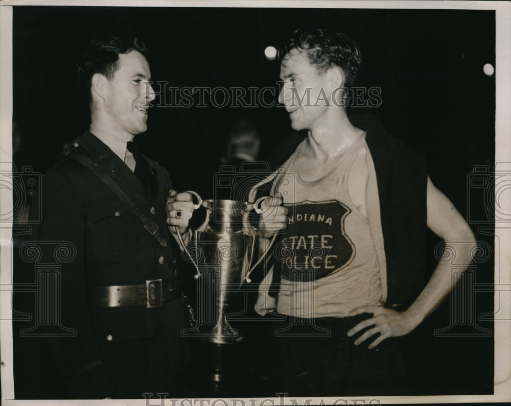 1939 Press Photo Capt. William D. Lynch Presents Trophy to Don Lash - nes23232 - Historic Images