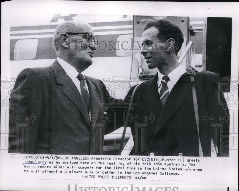 1956 Press Photo Athletic Director USC Bill Hunter Greets Runner John Landy - Historic Images