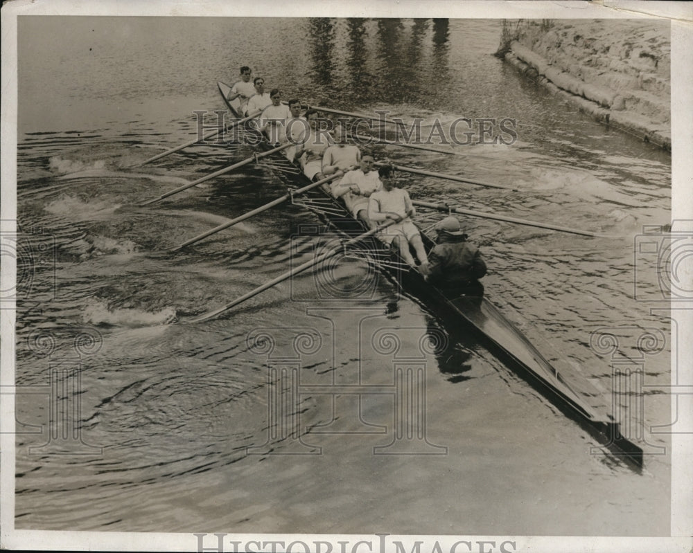 1932 Press Photo Cambridge crew on the Thames River - nes23308 - Historic Images