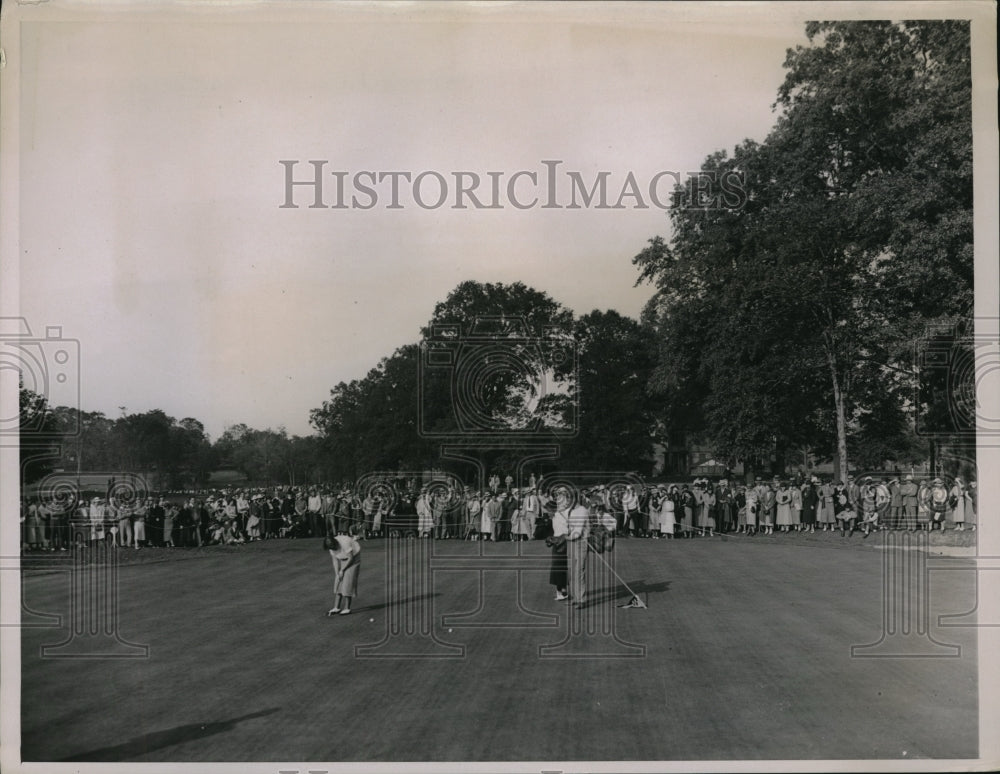 1938 Press Photo Pam Barton of England putting on 15th green - nes23314 - Historic Images