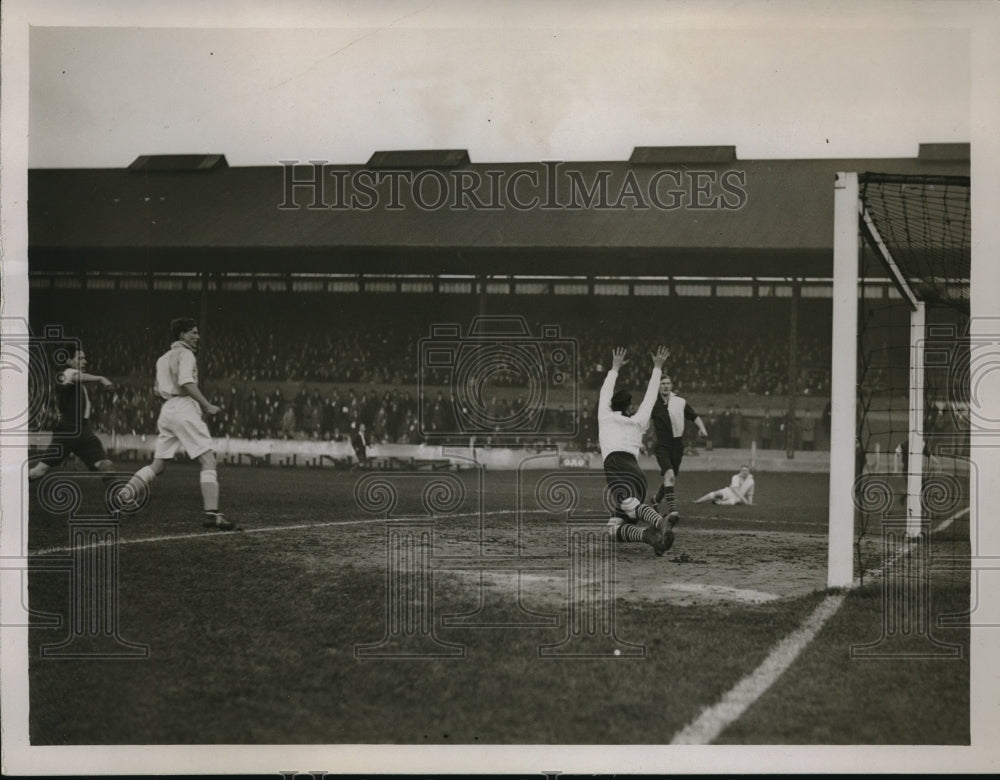 1931 Press Photo Oxford VS Cambridge Association Match at Stanford Bridge - Historic Images