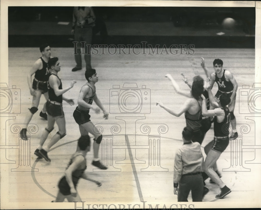 1937 Press Photo LIU and Manhattan Basketball Game Madison Square Garden - Historic Images