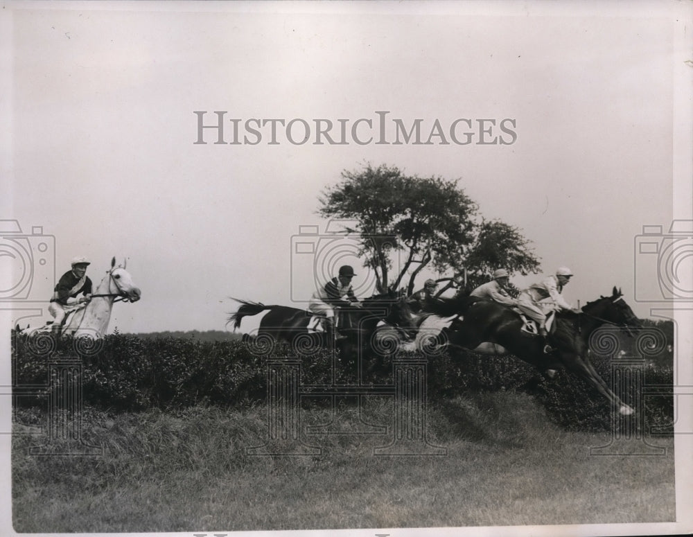 1937 Press Photo Bowman Steeplechase Handicap at Roslyn Long Island - nes23433 - Historic Images