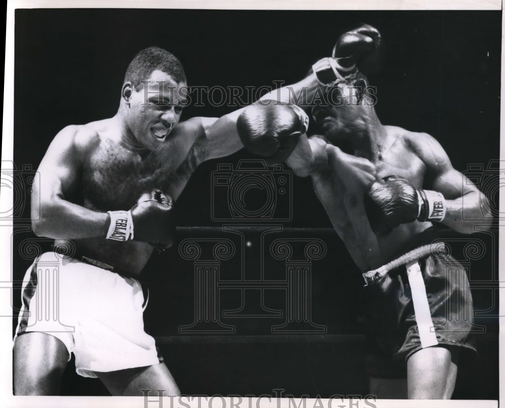 1954 Press Photo Ralph Jones, Hector Constance Boxing Madison Square Garden - Historic Images