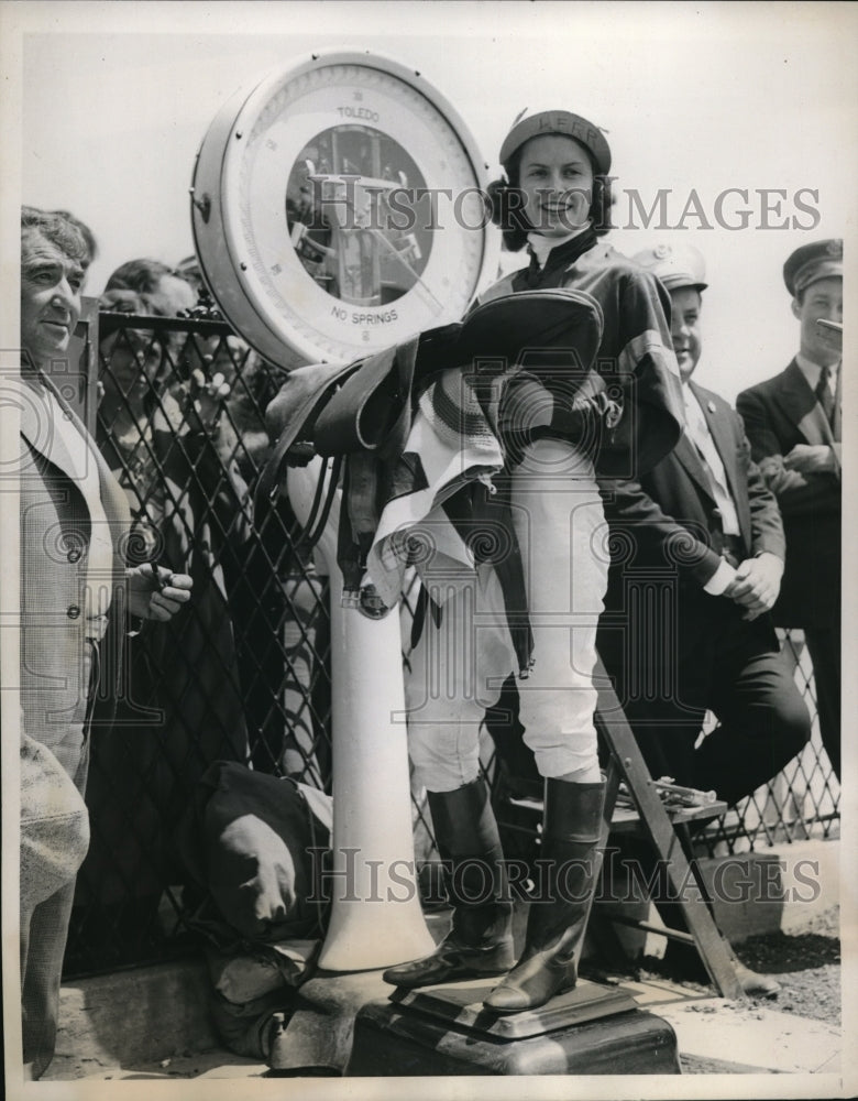 1940 Press Photo Pimlico Md Mrs Ann Harrison to ride in women&#39;s race - nes23660 - Historic Images