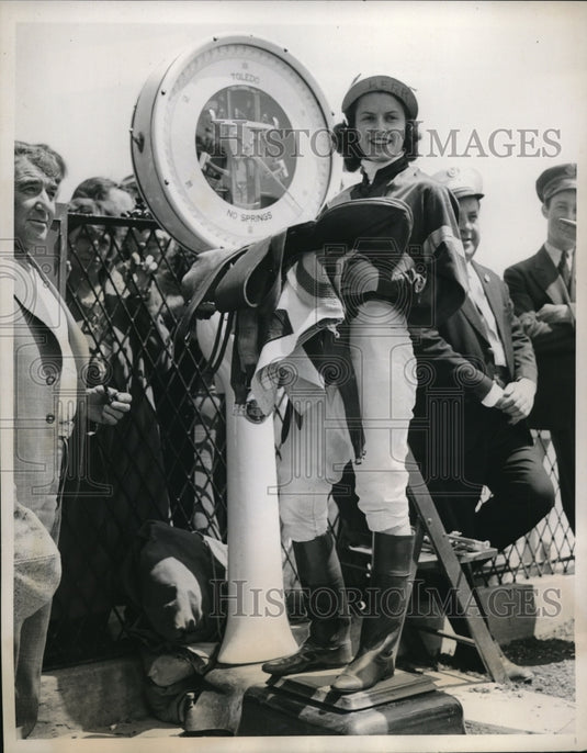 1940 Press Photo Pimlico Md Mrs Ann Harrison to ride in women's race - nes23660 - Historic Images