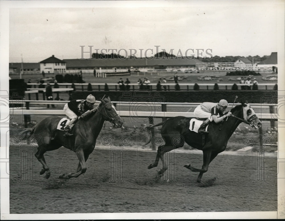 1938 Press Photo Lace Reigh crossing the finish line ahead of Mollie Swain - Historic Images