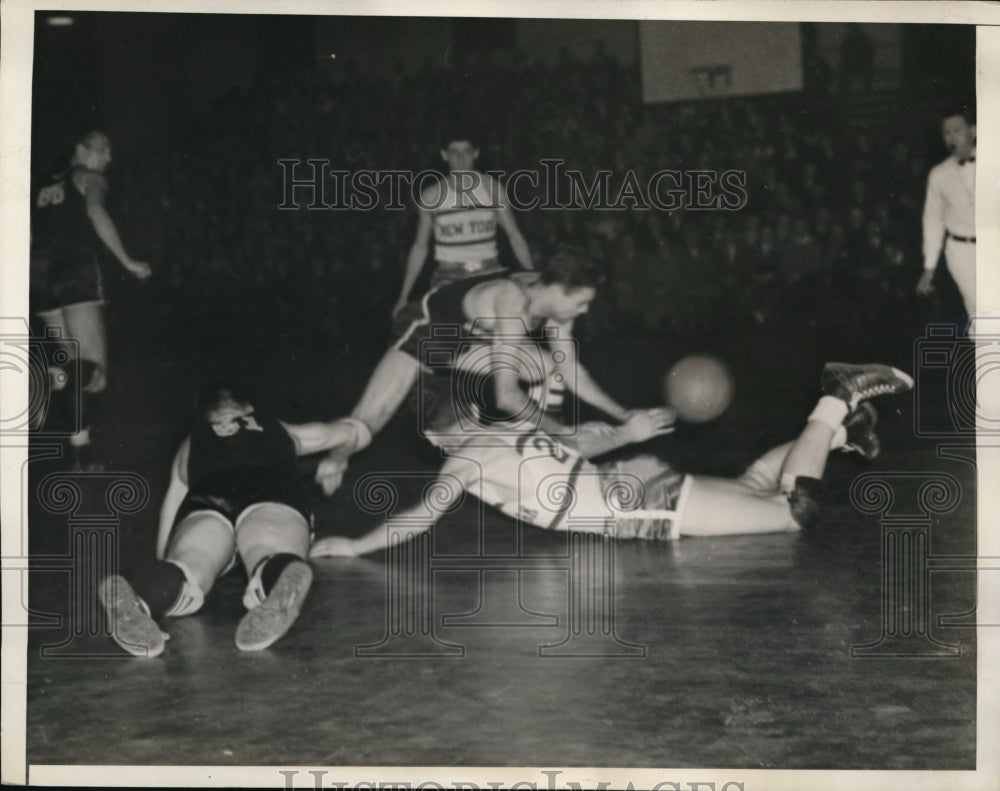 1936 Press Photo Gibeau and Witty Fight for Ball in Georgetown NYU Game - Historic Images