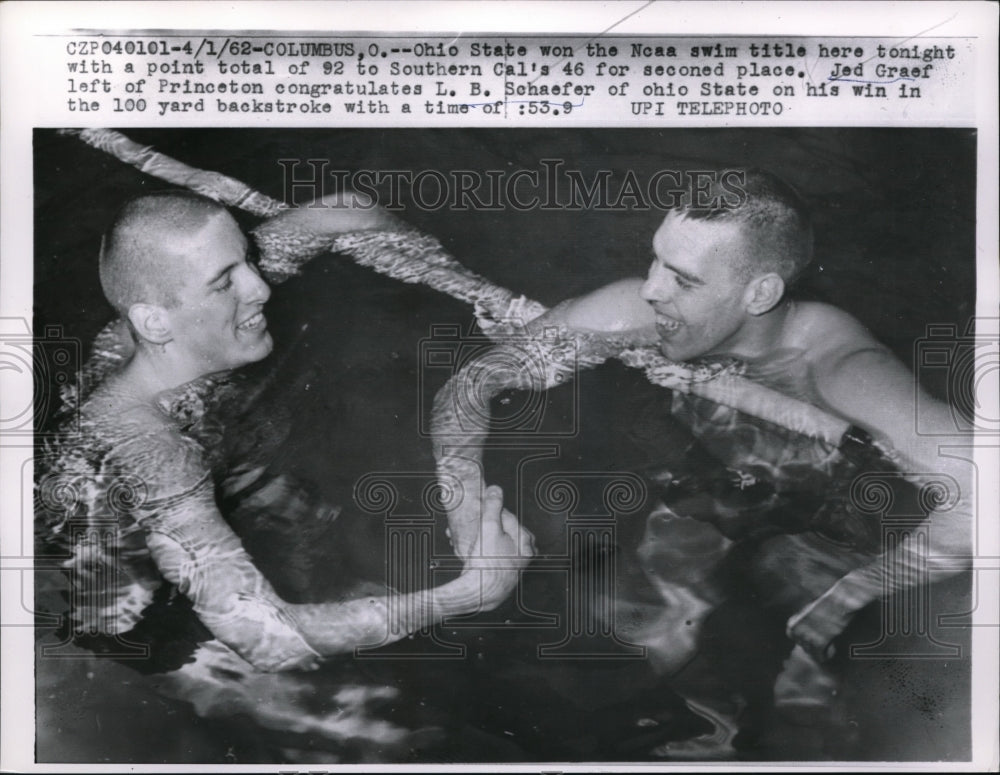 1962 Press Photo Jed Graef congratulates LB Shaefer of Ohio State NCAA swim - Historic Images