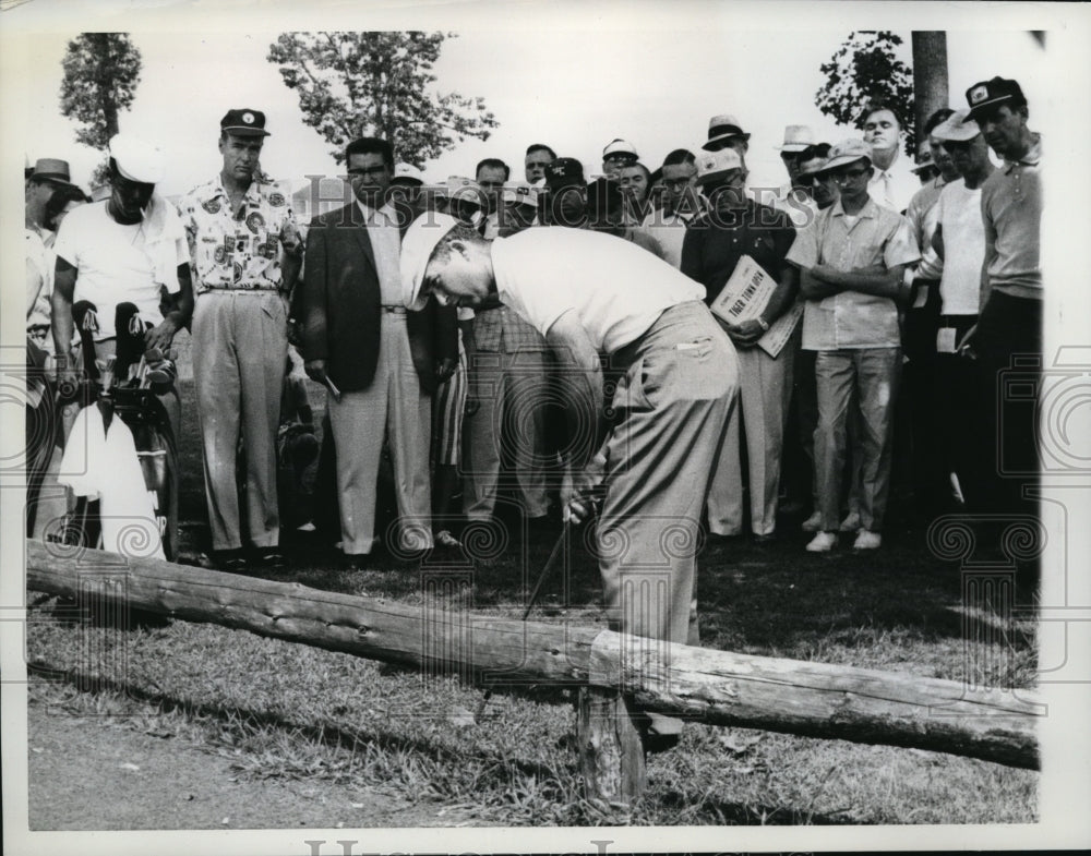 1962 Press Photo Ken Venturi Bending Mord From the Waist - Historic Images