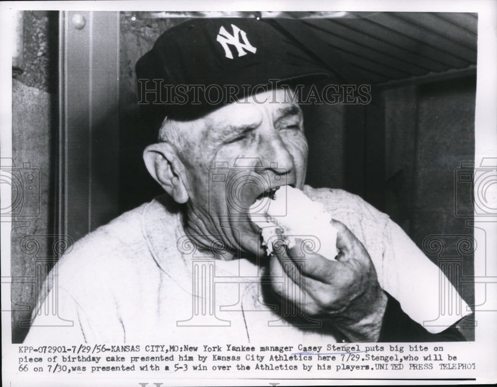 1956 Press Photo New York Yankee manager Casey Stengel - nes24052 - Historic Images