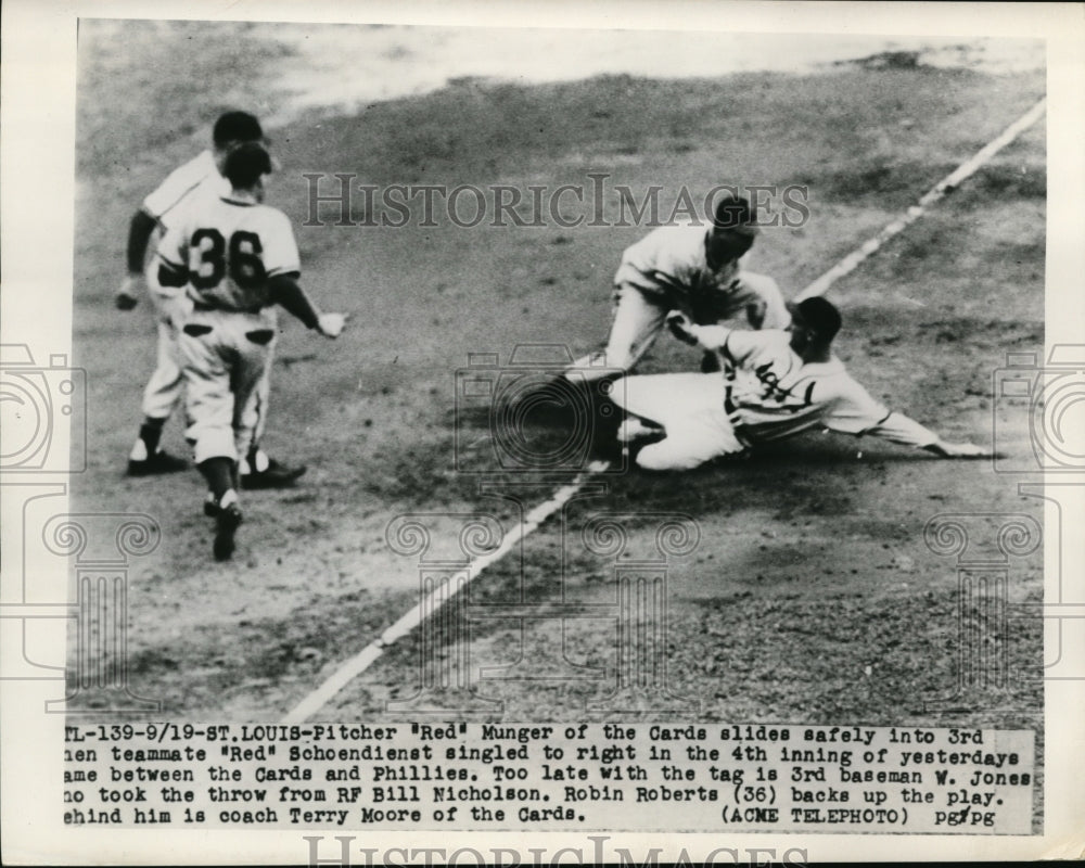 1949 Press Photo Pitcher, Red Munger of the Cards slides safely - nes24070 - Historic Images