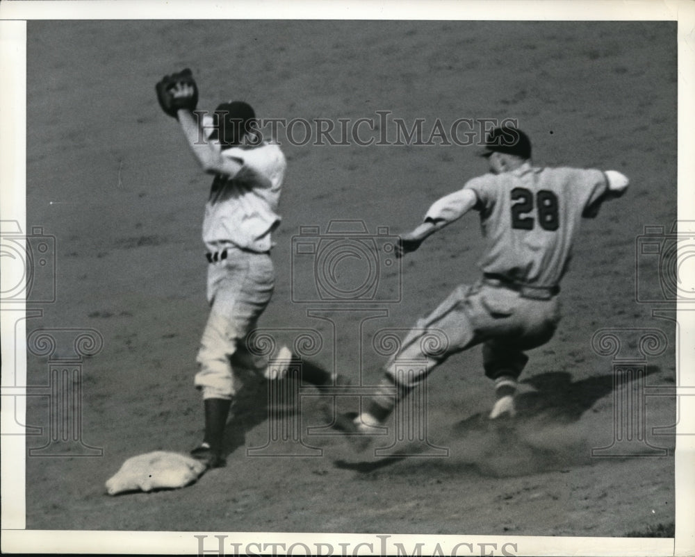 1941 Press Photo Brooklyn Dodgers and St. Louis Cardinals Game at Ebbets Field. - Historic Images