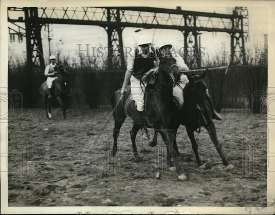 1929 Press Photo Univ. of Pennsylvania members of the Polo Team during practice - Historic Images
