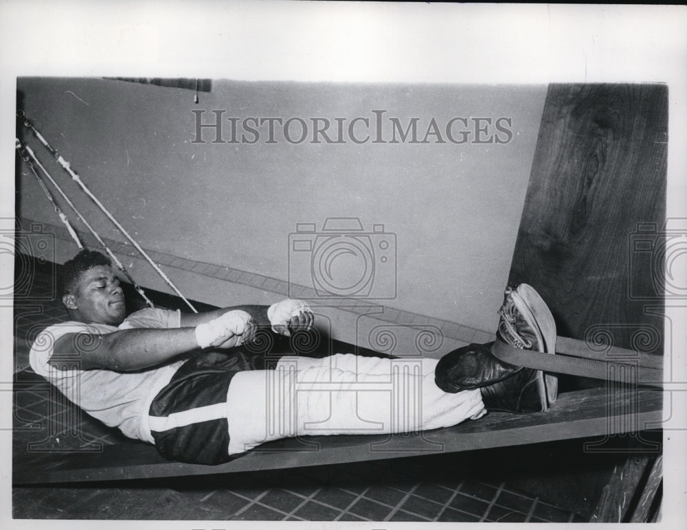 1961 Press Photo Floyd Patterson on the exercise board - nes24200 - Historic Images