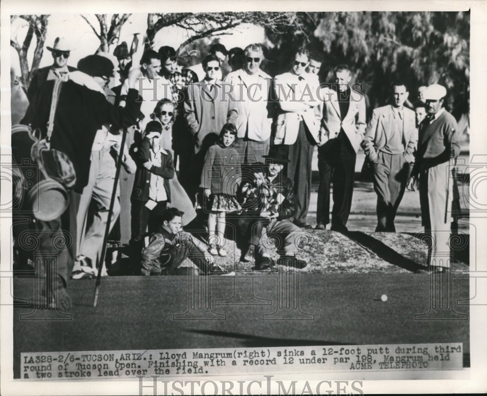 1949 Press Photo Lloyd Mangrum Sinks 12 Foot Putt at Tucson Open - nes24855- Historic Images