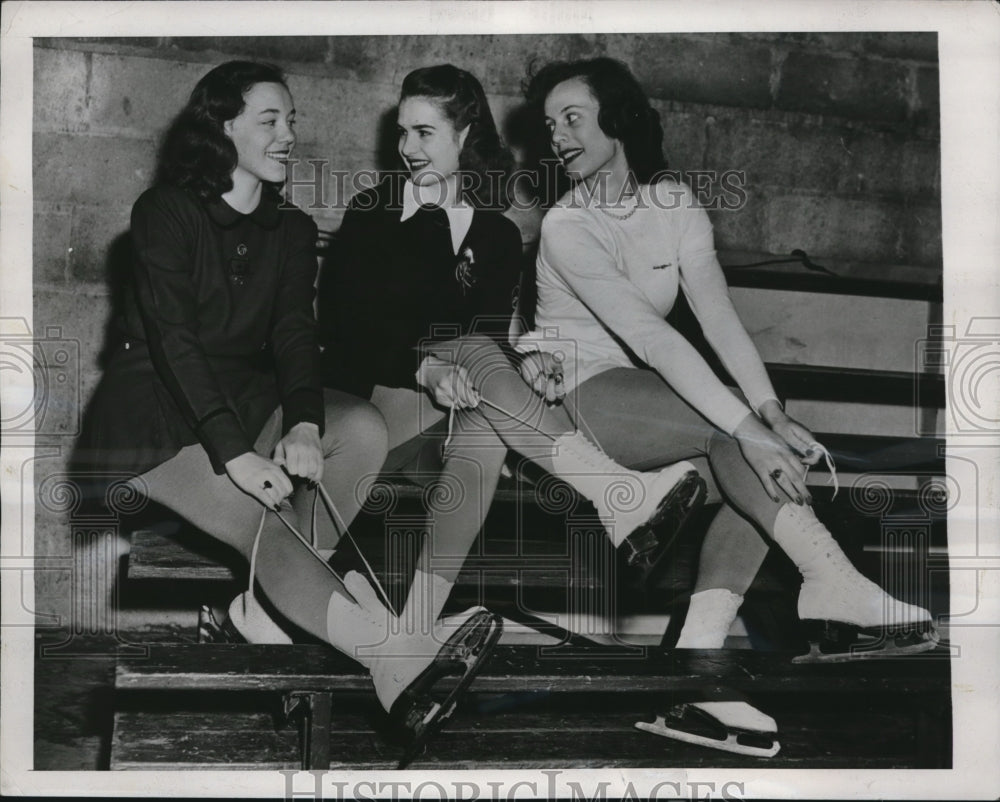 1947 Press Photo Ardmore Pa figure skaters Estelle DeWolf, Yvonne Sherman - Historic Images