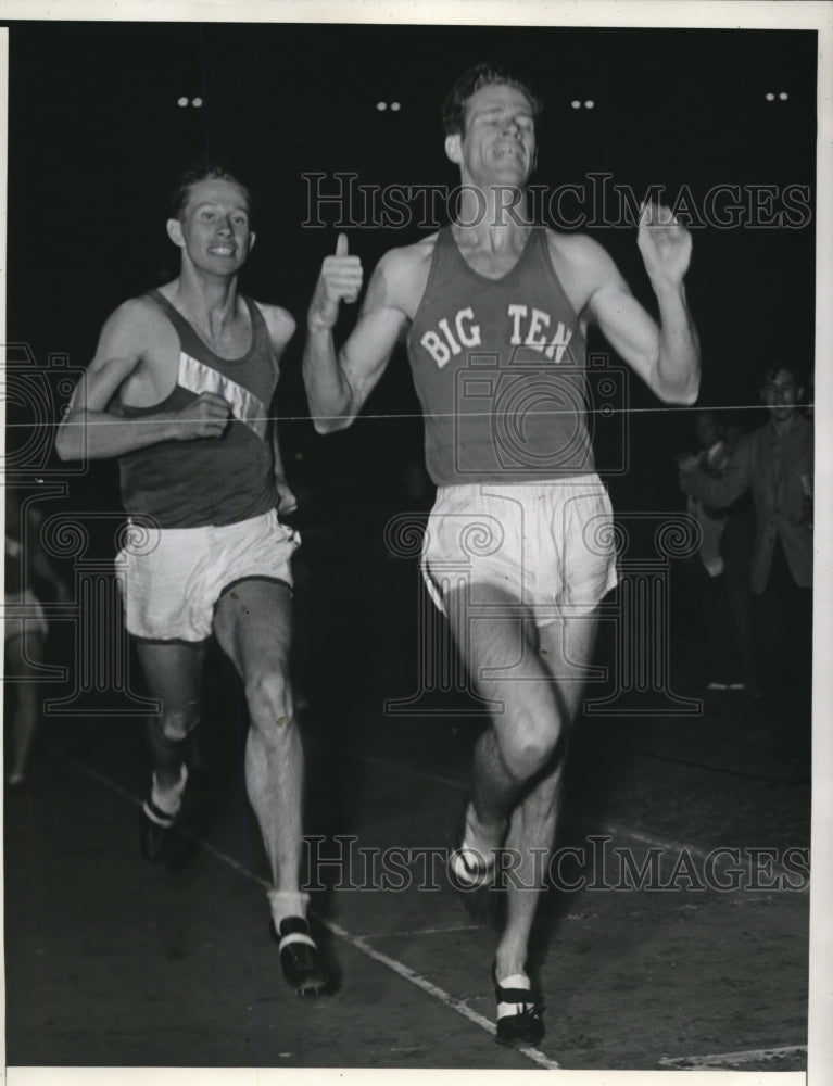 1941 Press Photo La Calif Campbell of Ind U &amp; Dick Peter in mile run - nes25384 - Historic Images