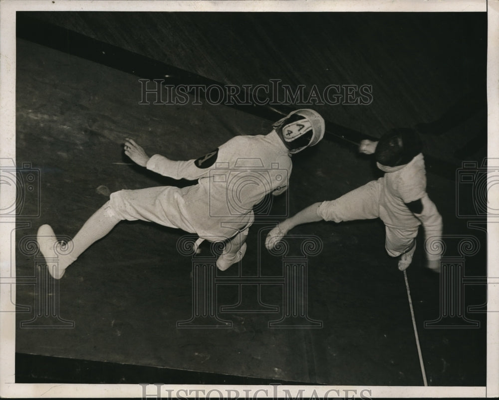 1938 Press Photo Fencers Leon Punsalen of Army &amp; Kenneth Spitz Princeton - Historic Images