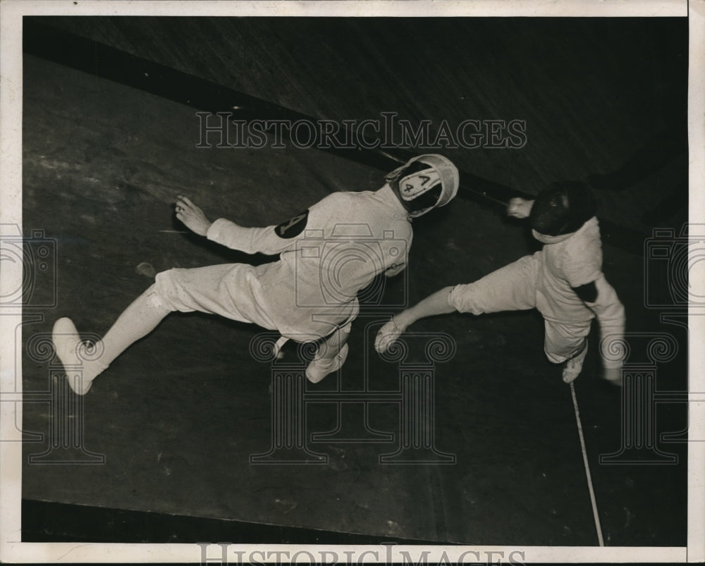 1938 Press Photo Fencers Leon Punsalen of Army & Kenneth Spitz Princeton - Historic Images