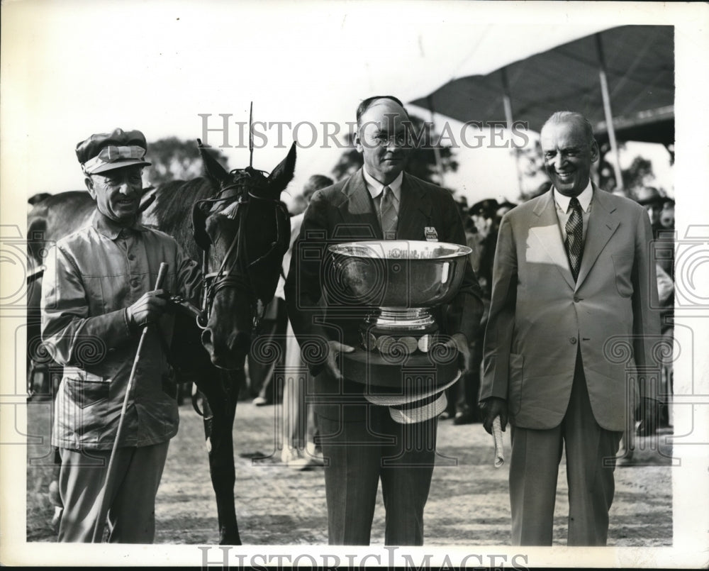 1941 Press Photo Goshen NY WH Cane, Lee Smith, horse Bill Gallon - nes26579 - Historic Images