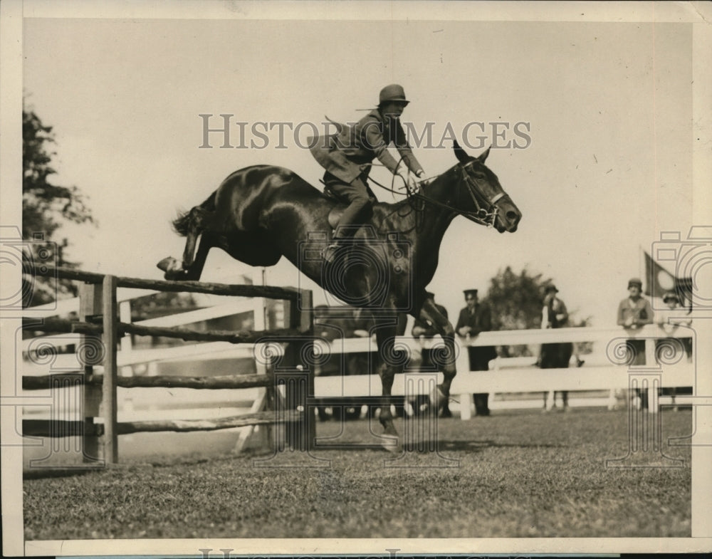 1926 Press Photo Alice C Good on You Go First at Westchester horse show - Historic Images