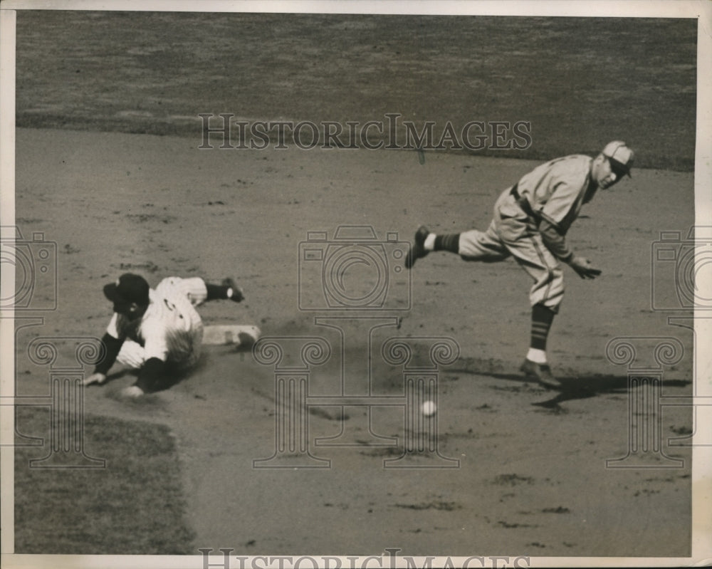 1940 Press Photo NY Yankee George Selkirk out at 2nd vs Browns - nes26702 - Historic Images
