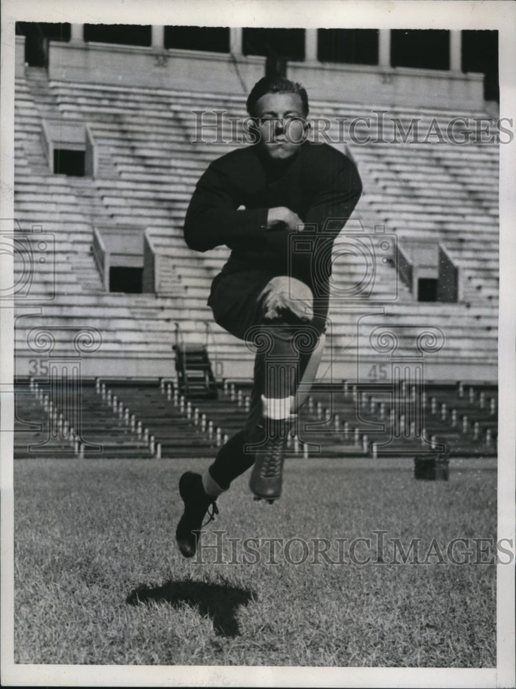 1937 Press Photo Robert C Stuart Harvard Univ football back - nes26723- Historic Images