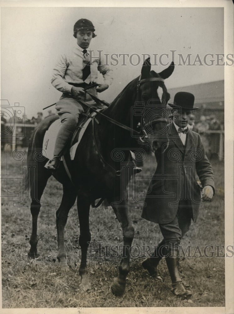 1927 Press Photo Miss DE Daunder on horse Fay Toy at Newmarket track - nes26813 - Historic Images