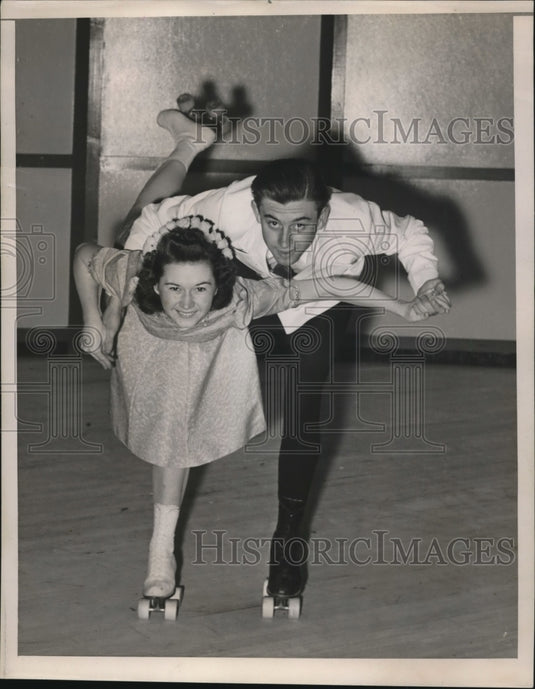 1941 Press Photo Phyllis McQuinn & Donald Homas figure skaters - nes26876- Historic Images