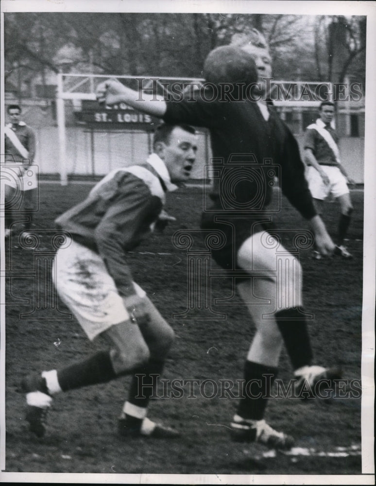 1958 Press Photo Chicago Johnny Lasko of Lions vs St Louis Kutis Wecke - Historic Images